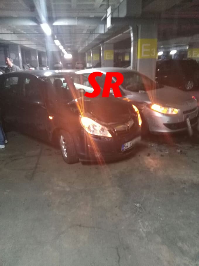 Kapalı otoparkta trafik kazası!