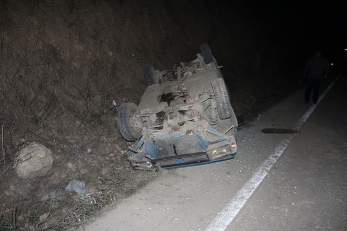 Taraklı'da trafik kazası! Otomobil takla attı