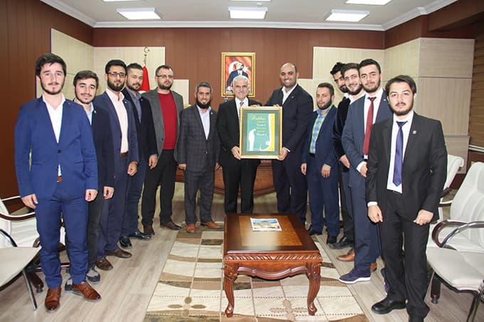 AGD, o makamları ziyaret etti