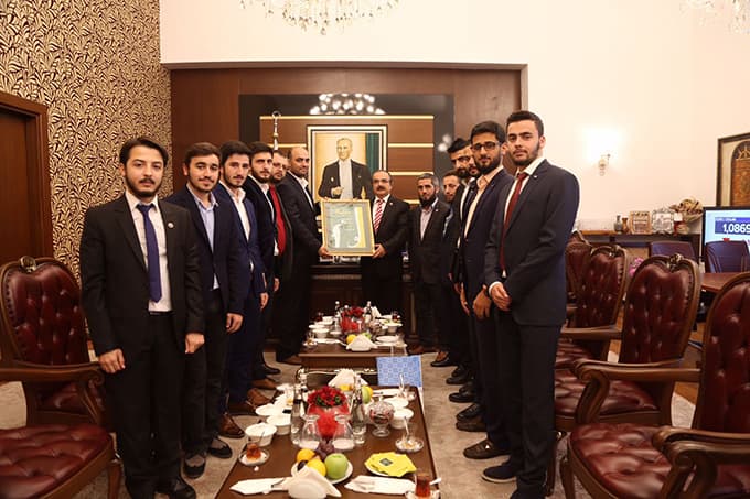 AGD, o makamları ziyaret etti