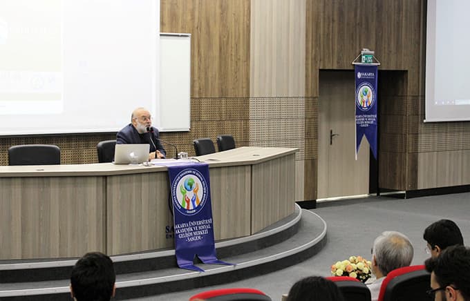 SAÜ, ünlü yazarı misafir etti