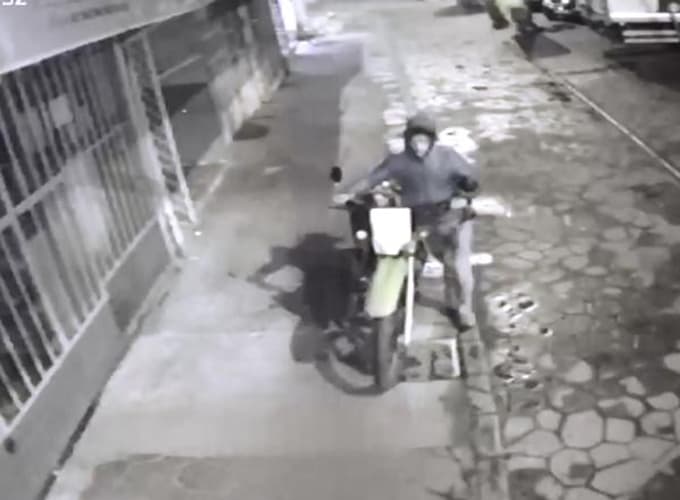 Katlı Pazar'daki hırsız kameralara yakalandı