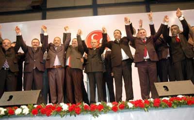 <font face="Arial" size="2" color="#000000"><strong>Sana Ne &Uuml;lk&uuml;c&uuml;lerden?</strong></font><br /><br /><font face="Arial" size="2">Bazılarının &uuml;lk&uuml;c&uuml;leri sokağa &ccedil;ekmek istediğini belirten Bah&ccedil;eli, s&ouml;zlerine ş&ouml;yle devam etti: &quot;Milliyet&ccedil;i Hareket Partisi sokakta değil iktidarda olmalıdır. Bazı &ccedil;evreler hala tahrik ediyor. Efendim nerede bu &uuml;lk&uuml;c&uuml;ler? Bunu s&ouml;yl&uuml;yor, &ouml;b&uuml;r taraftan AKP ile karanlık sokaklarda kol kola geziyor.<font color="#333399"> Sana ne &uuml;lk&uuml;c&uuml;n&uuml;n nerede olduğu. &Uuml;lk&uuml;c&uuml; burada g&ouml;revinin başındadır. &Uuml;lk&uuml;c&uuml; mahalli idareden aldığı g&uuml;&ccedil;le geleceğin iktidarını izini s&uuml;rmeye ve &ouml;n&uuml;m&uuml;zdeki genel se&ccedil;imlerde de Cenabı Allah'ın b&uuml;y&uuml;k l&uuml;ft&uuml; ve milletimizin tevecc&uuml;h&uuml;yle tek başına iktidar olmaya taliptir. Aziz dava arkadaşlarım bu da hakkımız olsa gerekir.&quot; <br /></font></font>