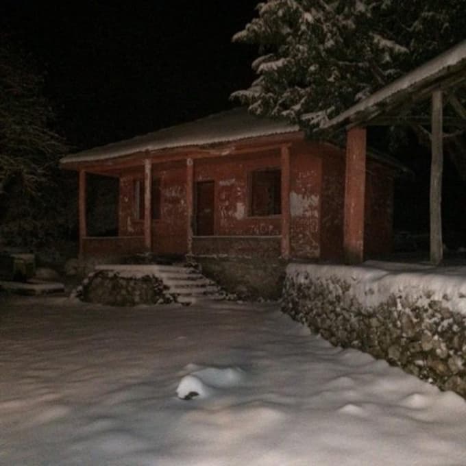Geyve'nin yüksek kesimleri beyaz örtüyle kaplandı