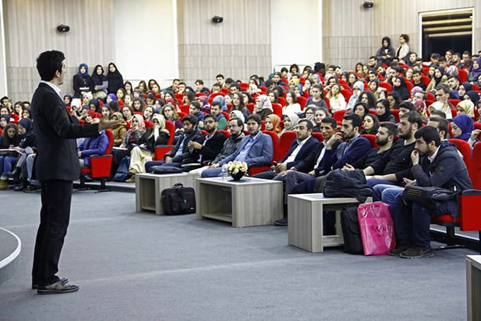 Hafıza şampiyonu SAÜ'ye geldi
