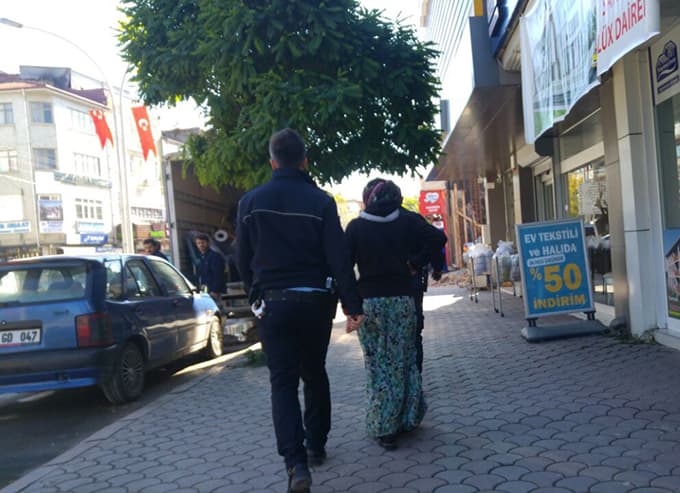 Polis tırnakçıları suçüstü yakaladı