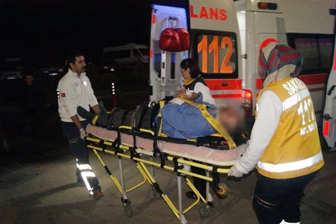 Kamyonetle yolcu otobüsü çarpıştı!