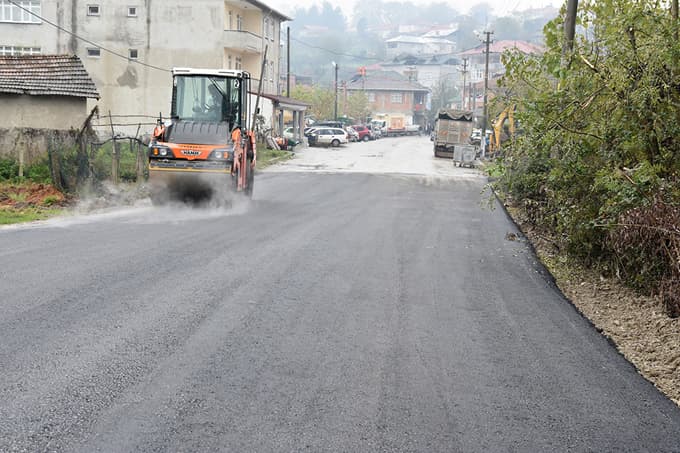 Karasu'daki bu mahalleler asfaltla buluşuyor