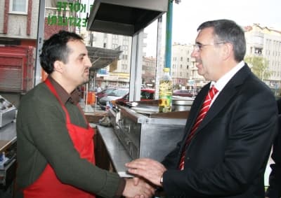 Zeki Toçoğlu, Erenler İlçesinde Esnafları Ziyaret Etti