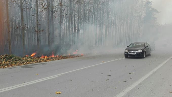 Anız yangınıyla ilçe dumana büründü