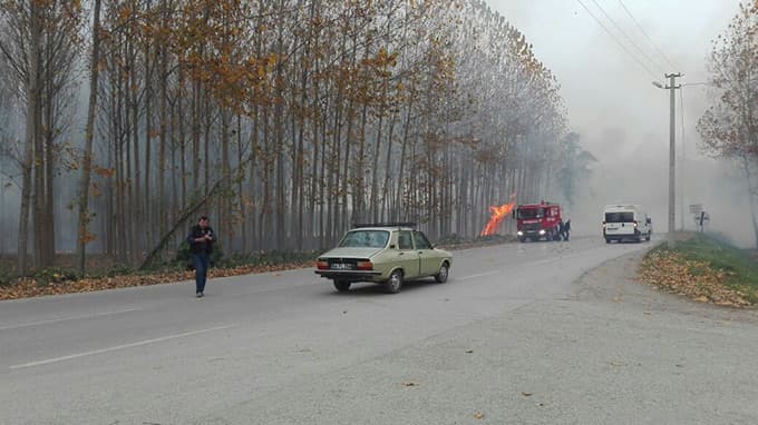 Anız yangınıyla ilçe dumana büründü