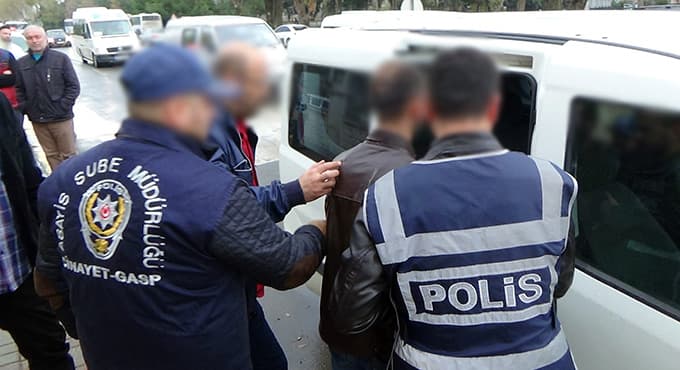 Babasını av tüfeğiyle öldürdü!