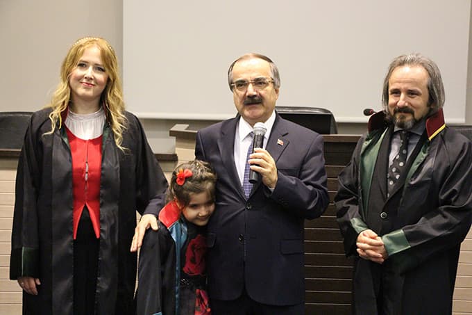 Vali Coş'un eşi, hukuk dünyasına katıldı