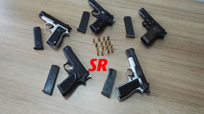 Mandalinaların arasından silah çıktı!