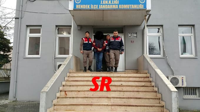 Mandalinaların arasından silah çıktı!