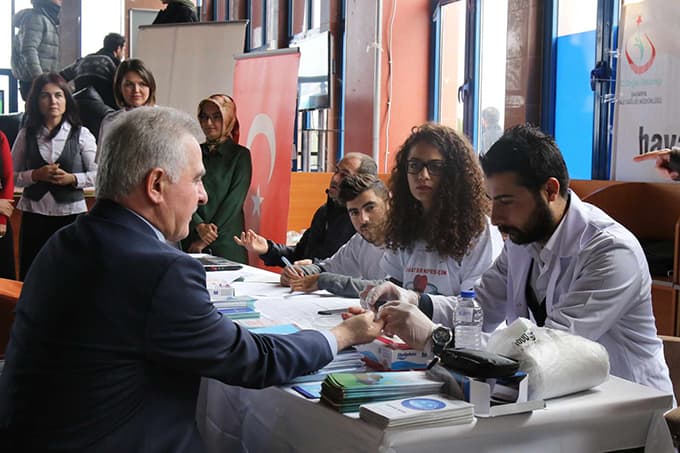 SAÜ'deki farkındalık etkinliğine Rektör de katıldı