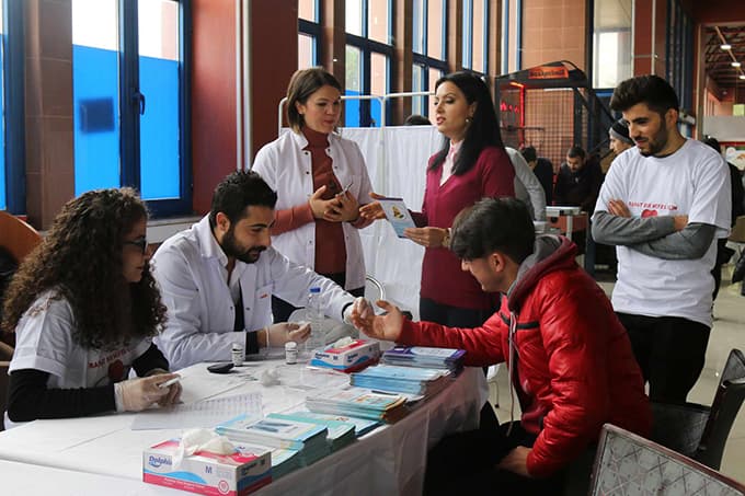 SAÜ'deki farkındalık etkinliğine Rektör de katıldı