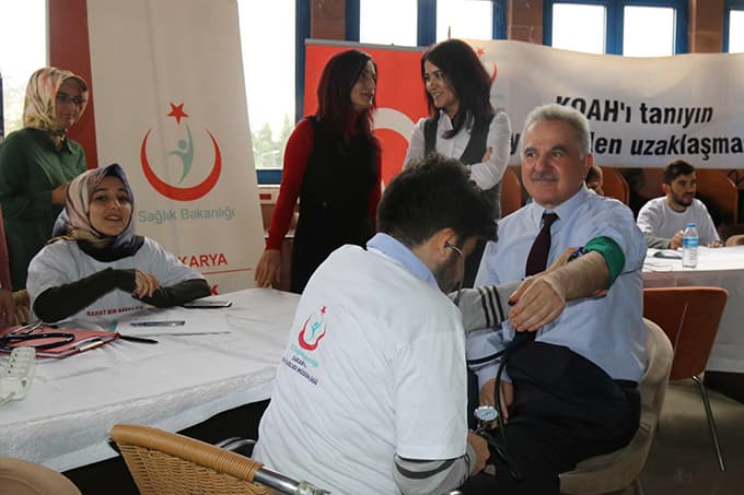 SAÜ'deki farkındalık etkinliğine Rektör de katıldı