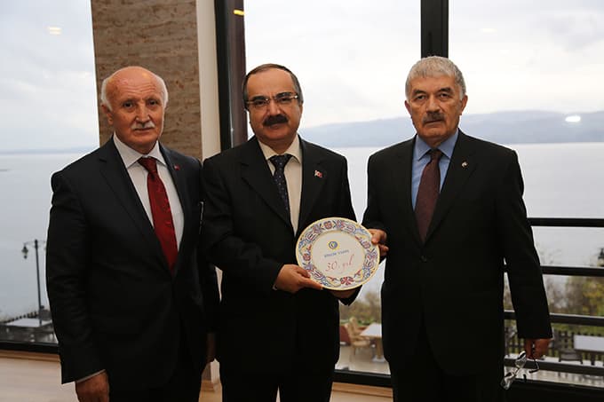 Vali Çoş Birlik Vakfını Ağırladı