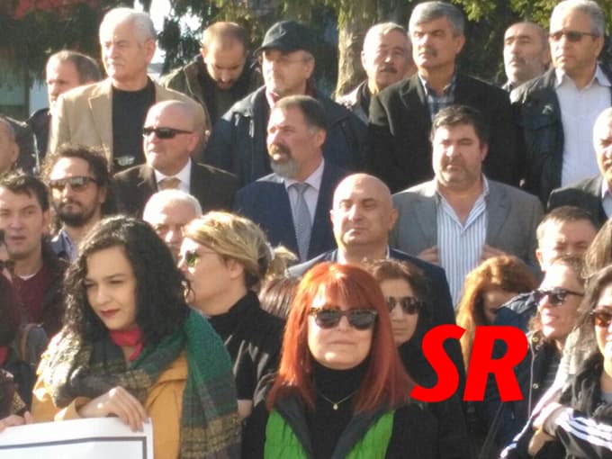 AKM önünde o önergeye tepki için toplandılar
