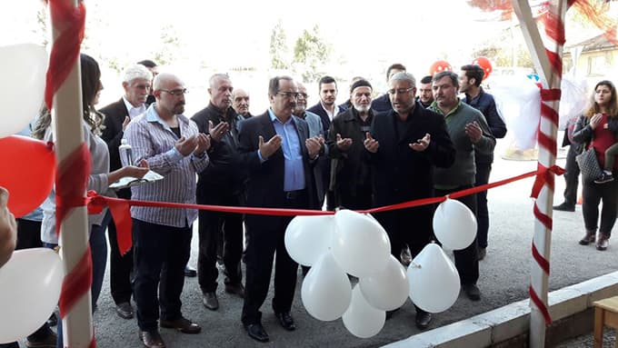 Vali Coş köfteci açılışına katıldı