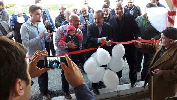 Vali Coş köfteci açılışına katıldı
