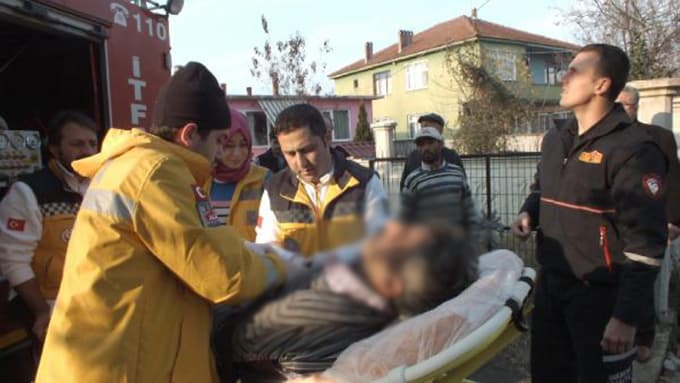 İnşaat işçisi kalıpların üzerinde bayılınca...