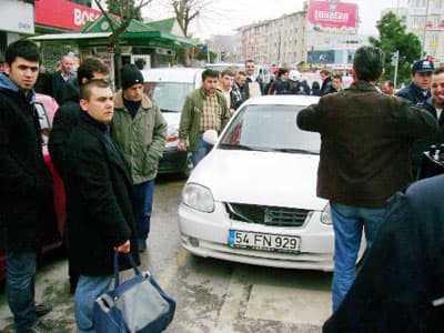 Yolun Karşısına Geçmeye Çalışırken Otomobil Çarptı