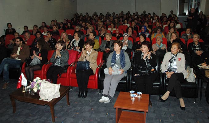 ''Pembeler ve maviler olarak ayrıldığımızda eşitsizlik başlıyor''