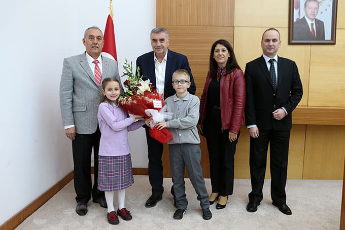 Toçoğlu öğretmen ve öğrencilerle buluştu
