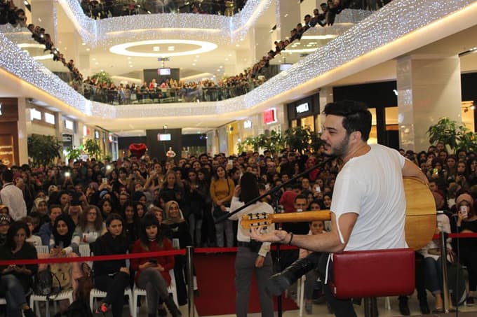 Agora AVM'de İlyas Yalçıntaş rüzgarı esti