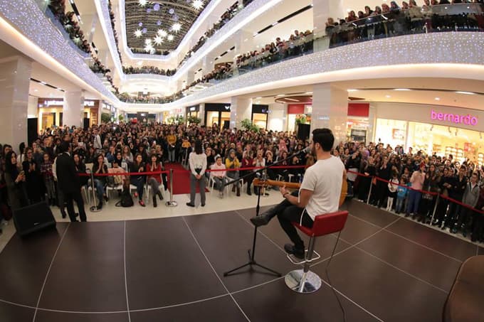 Agora AVM'de İlyas Yalçıntaş rüzgarı esti