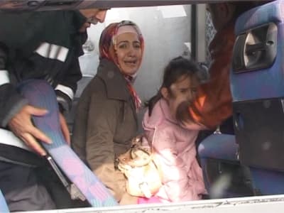 4 Kardeş Annesinin Kucağında Can Verdi
