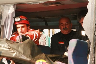 4 Kardeş Annesinin Kucağında Can Verdi