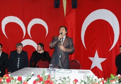MHP'den Arifiye&#8217;de Dev Bayraklı Muhteşem Gösteri