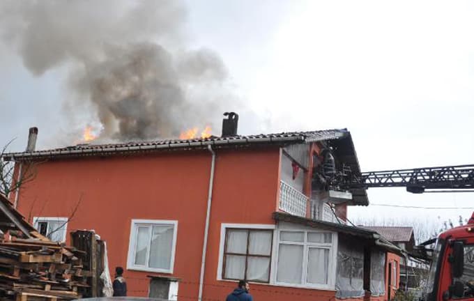 Akyazı'da korkutan yangın