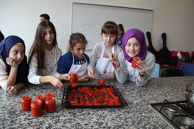Minik aşçılar doğal beslenmeye dikkat çekiyor
