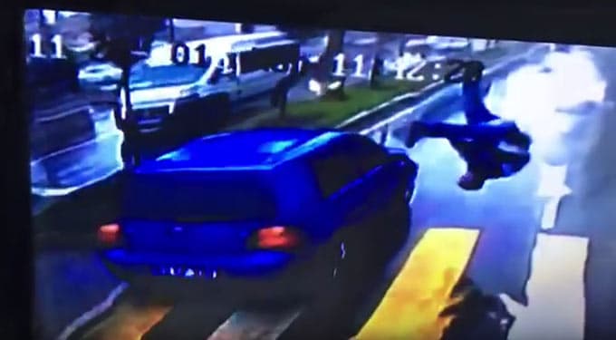 Tek amacı, karşıdan karşıya geçmekti