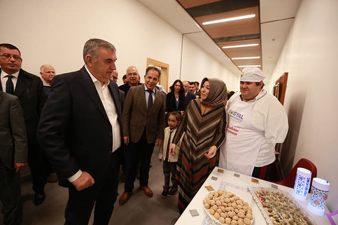 "Asıl engel yürekleri nasır tutmuş insanlardadır"