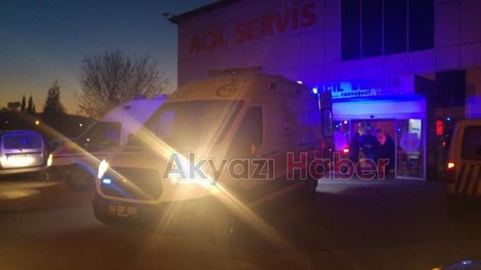 Akyazı'da kaza! 3 kişi yaralandı