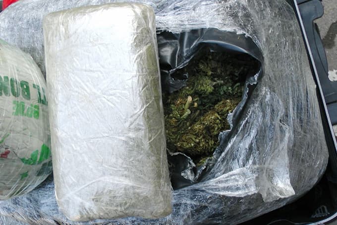 İhraç edilen emniyet amiri 55 kg esrarla yakalandı