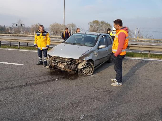 Biri sol şeritte, diğeri arıza şeridinde durabildi