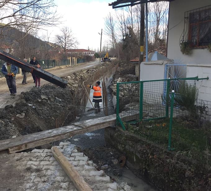 Taraklı'da okul yolu genişliyor