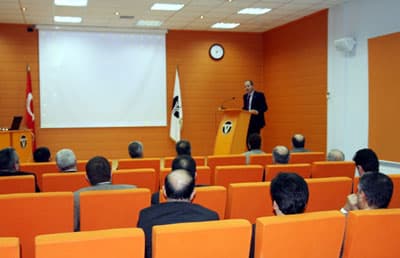 <font face="arial,helvetica,sans-serif" size="2">&Ccedil;alışmalar hakkında bilgi veren T&Uuml;VASAŞ Genel M&uuml;d&uuml;r&uuml; İbrahim Ertiryaki, ş&ouml;yle konuştu: </font><font size="2"><font face="arial,helvetica,sans-serif"><font color="#333399">&quot;Ger&ccedil;ekleştirilen imalat ve onarım faaliyetleri neticesinde 2008 yılının verimli ge&ccedil;tiği ve hen&uuml;z netleşmemesine rağmen bilan&ccedil;onun &ouml;nceki yıllarda olduğu gibi kar edeceği g&ouml;r&uuml;lmektedir. Ayrıca brifinglerde dile getirilen, iş akışını olumsuz etkileyen hususların giderilmesi konusunda 2008 yılı i&ccedil;in hedeflenen programda ortaya &ccedil;ıkan proje değişiklikleri, program siparişlerinin ge&ccedil; verilmesi ve yeni tasarımı gerektiren siparişler nedeniyle s&uuml;resinde &uuml;retim i&ccedil;in izlenecek strateji belirlenmiştir.&quot;&nbsp;</font></font></font>