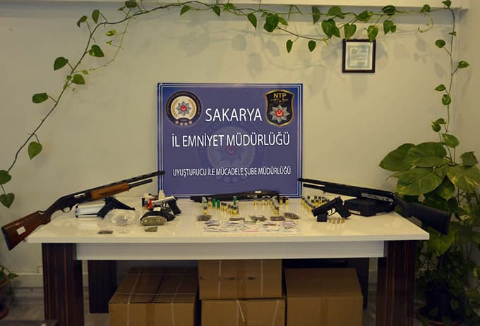200 polis şafak vaktinde operasyon yaptı!