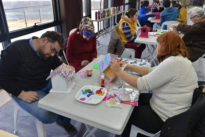 Rektör Elmas, Engelli Öğrencilerle Kuş Evlerini Boyadı
