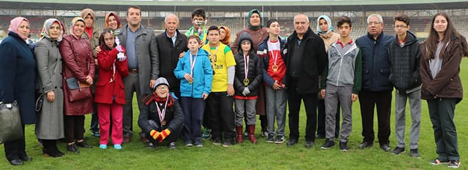 Engelleri aştılar