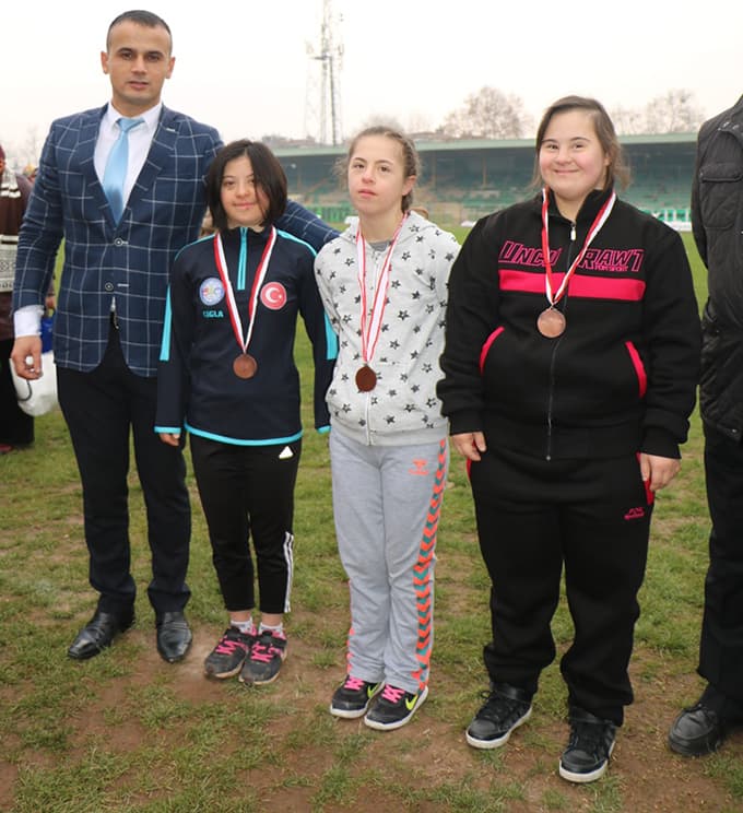 Engelleri aştılar