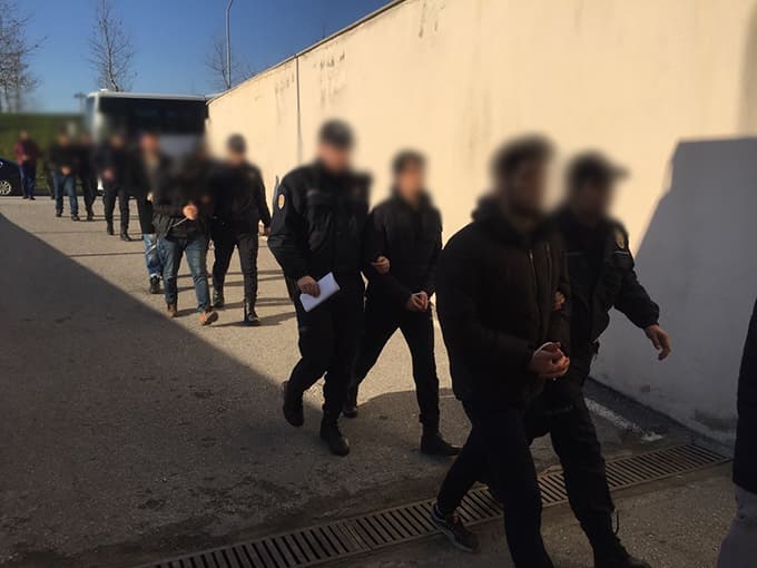 Gözaltındaki 'ev ağabeyleri' adliyeye sevk edildi