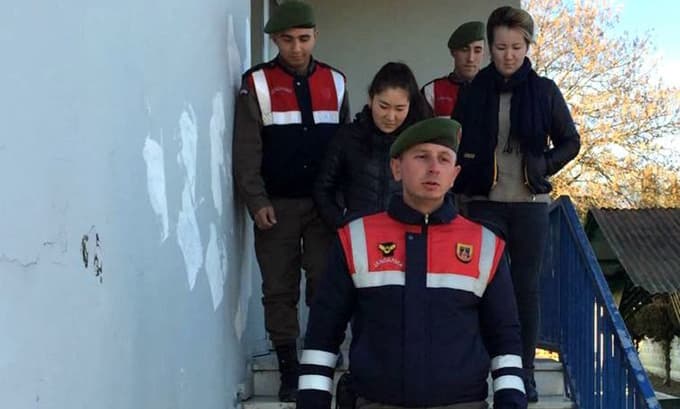 Yabancı uyruklu 2 kadına sınır dışı kararı